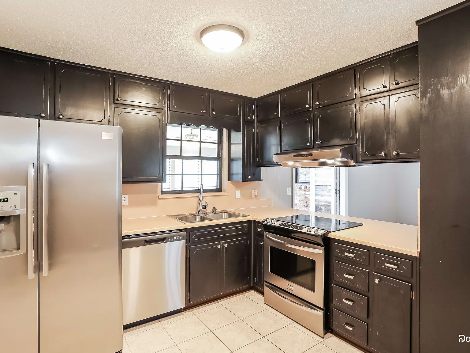 3 bed, 2.0 bath, 1704 sqft, $2,295 — Photo 4