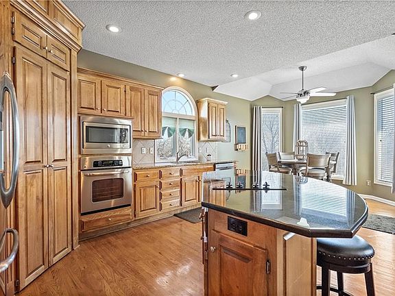 5th image of 13733 Parkhill St