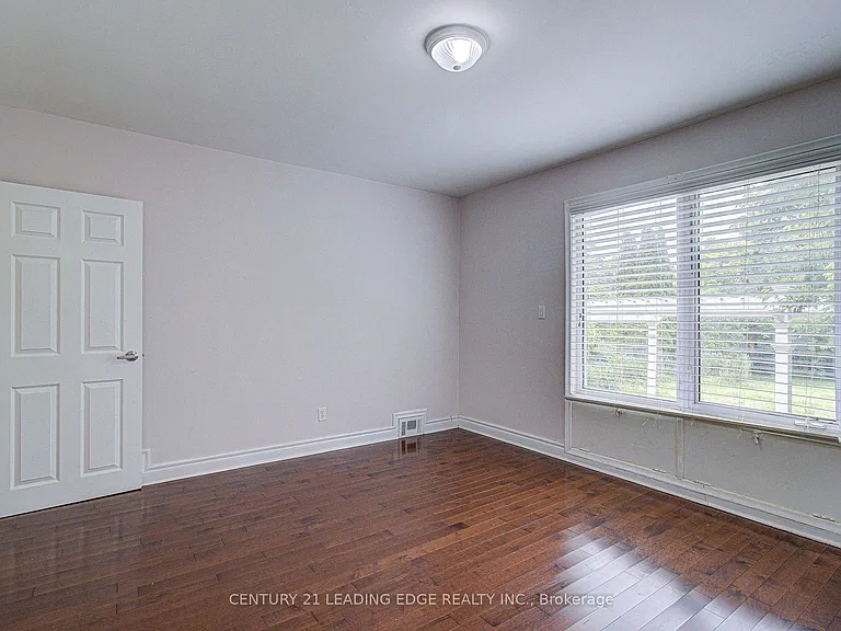 124 Haileybury Dr — Photo 25