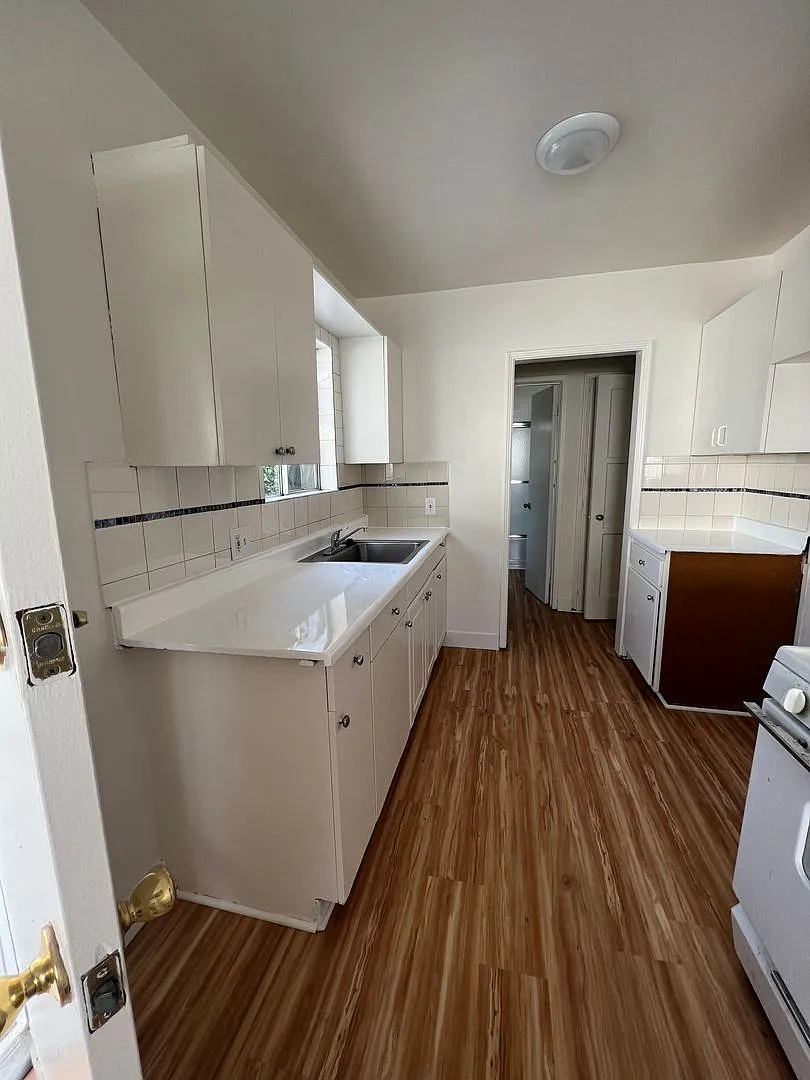 Gilmore Apts — Photo 2
