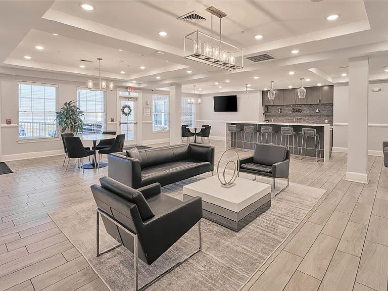 Pearl Pointe Apartments — Photo 15