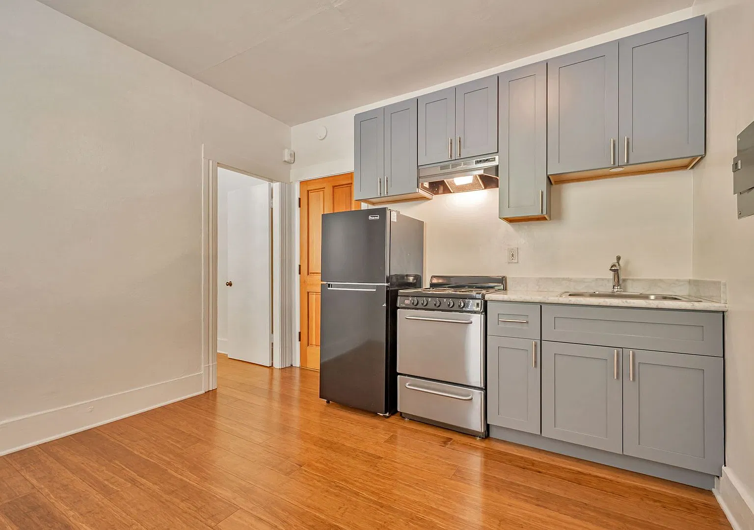 435 Hayes Apartments — Photo 1