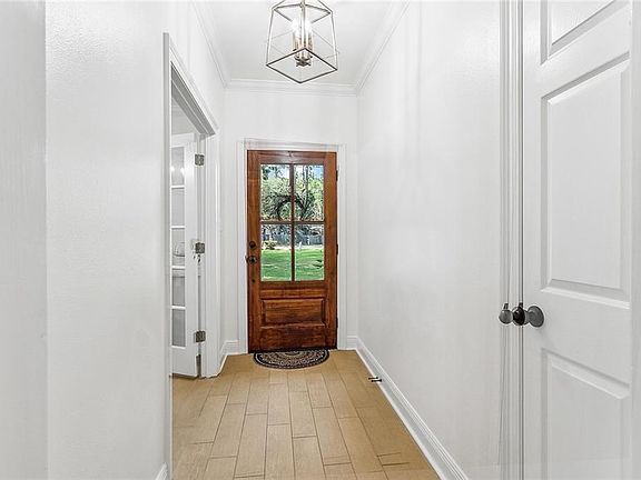 4th image of 203 Whitman Ln