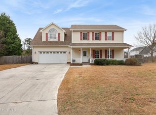 504 Compass Ct, Sneads Ferry, NC 28460