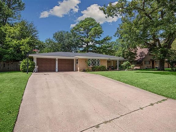 3rd image of 1916 Mimosa Dr