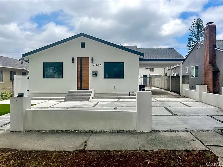 4900 Enfield Ave — Photo 1