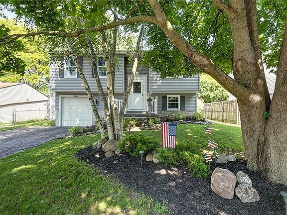 2nd image of 8204 Sarona Ln