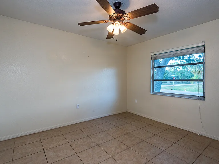 504 Vannell St — Photo 22