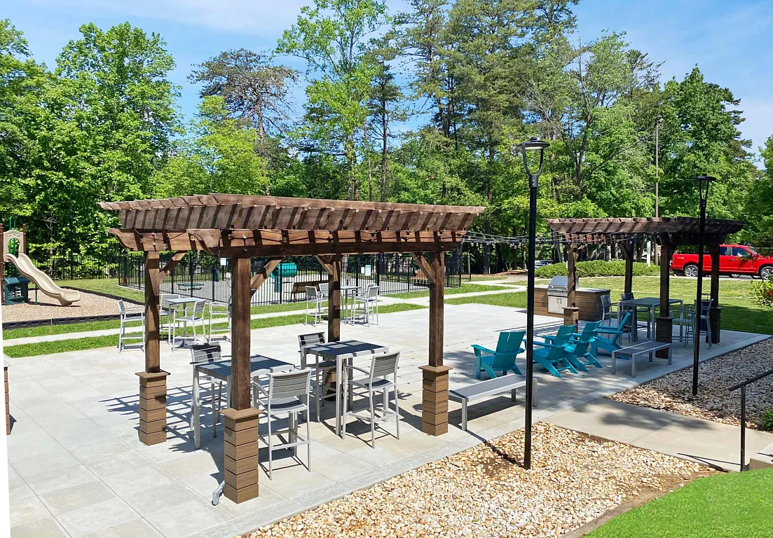 HAMPTONS AT COUNTRY PARK — Photo 4