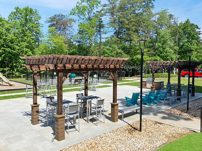 HAMPTONS AT COUNTRY PARK — Photo 4