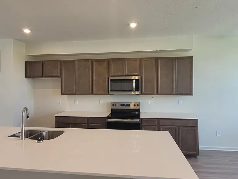 1806 Blenker Dr — Photo 11