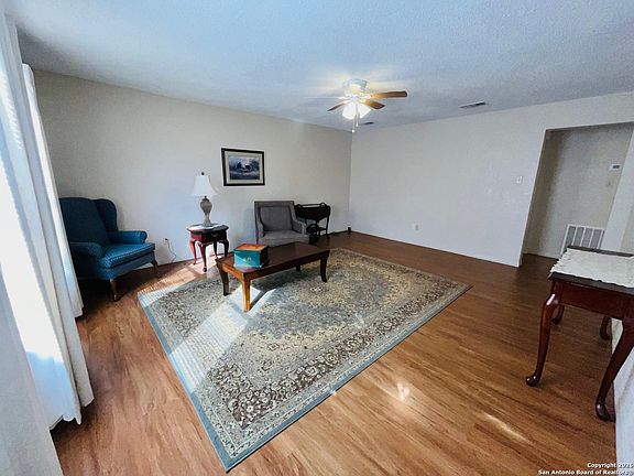 4th image of 200 W Frio St