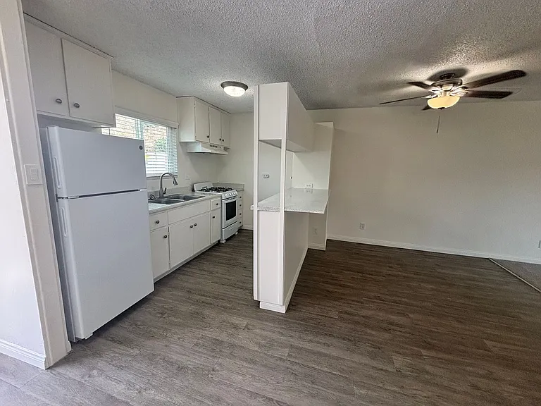 University Terrace Apartments — Photo 24