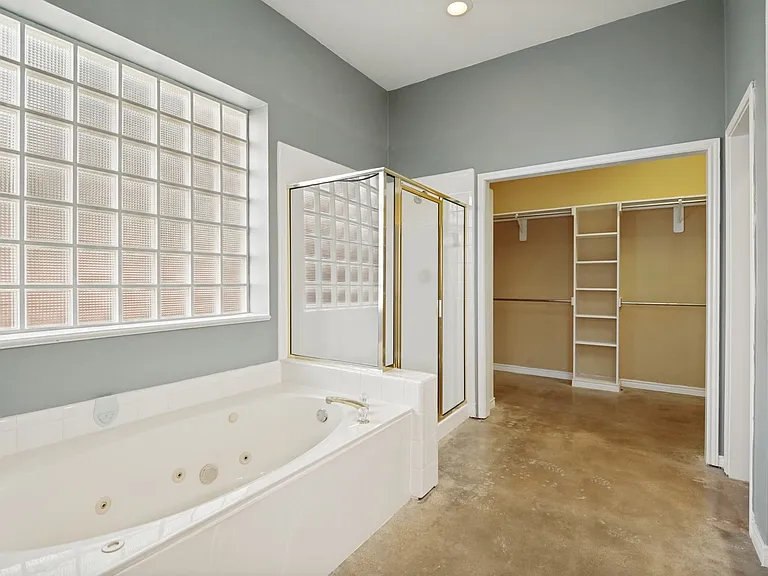 3928 Overlake Dr — Photo 10