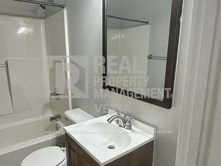 1076 Carlisle Ave — Photo 11