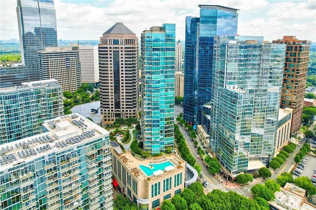 1 bed, 1.0 bath, 866 sqft, $2,600 — Photo 2