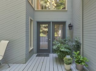 19015 Falling Water Dr, Chagrin Falls, OH 44023