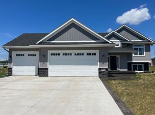 1211 Oakey Ct, Osceola, WI 54020