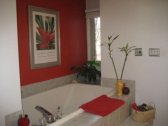 Master Bath with Jetted Tub