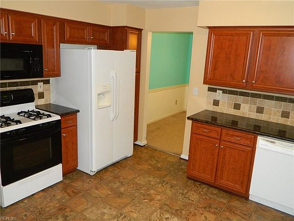 4th image of 7546 Diven St