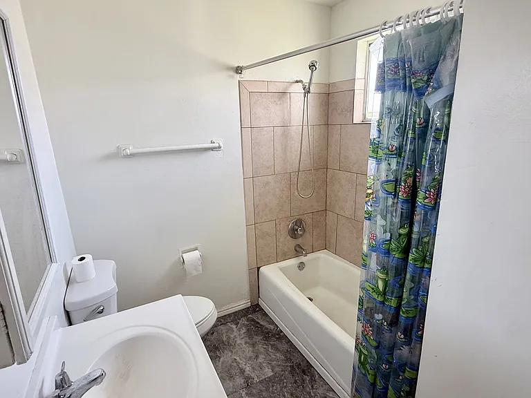 24460 Myers Ave — Photo 22