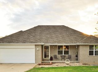 143 Noble Rd, Crane, MO 65633