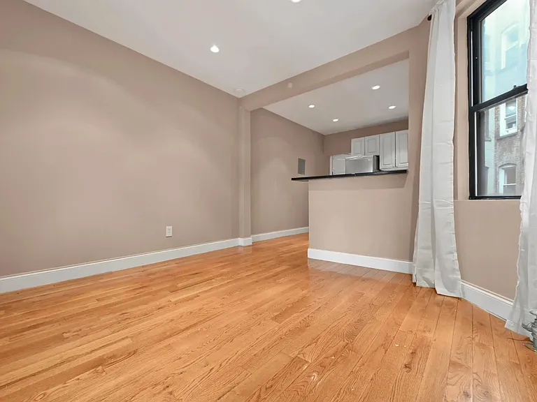 715 E 5th St #3-B — Photo 12