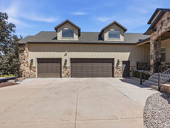 3rd image of 1261 W Alta Creek Cir
