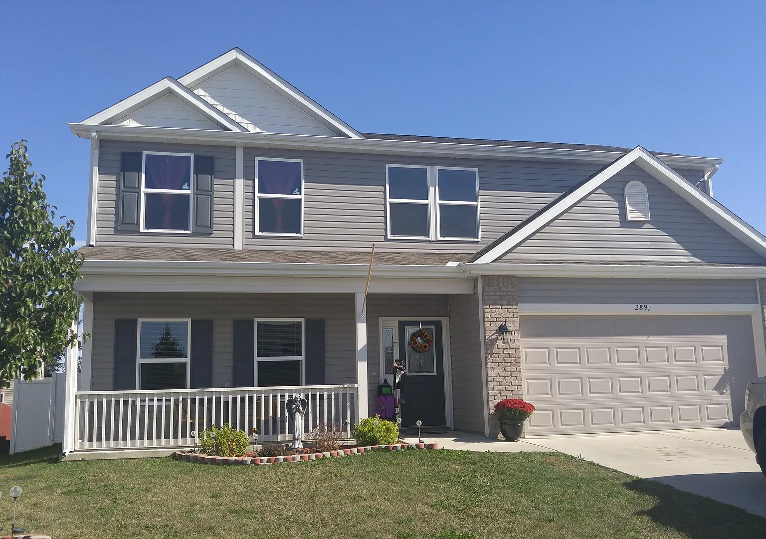 Modern 4 Bedroom, 2.5 Bath West Side Single Family Home — Photo 1