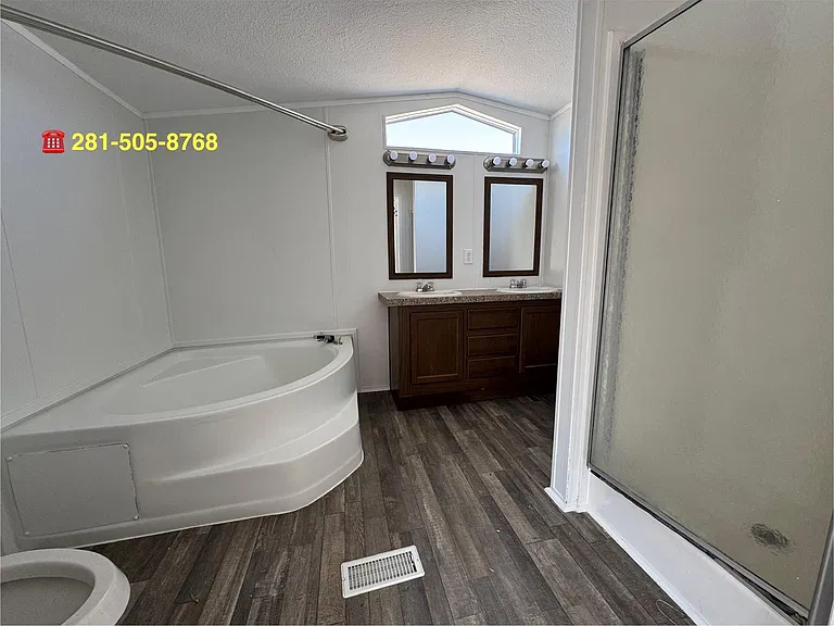 16206 Wood Dr — Photo 2