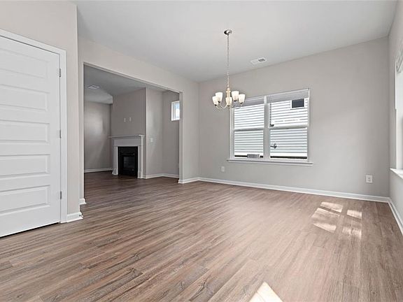 3rd image of 730 Brickleberry Ln