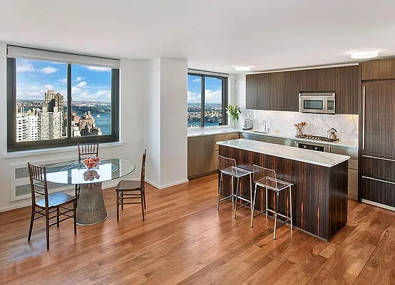 Sold by Warburg | media 5