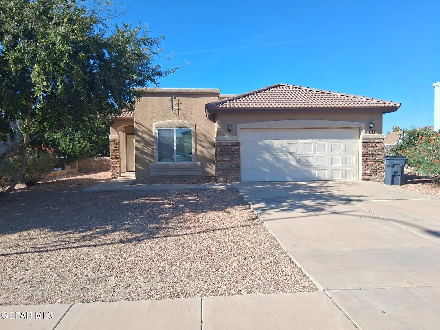 4 bed, 2.0 bath, 1685 sqft, $2,200 — Photo 2