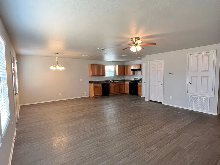 5825 Mountain Bluff Dr — Photo 2