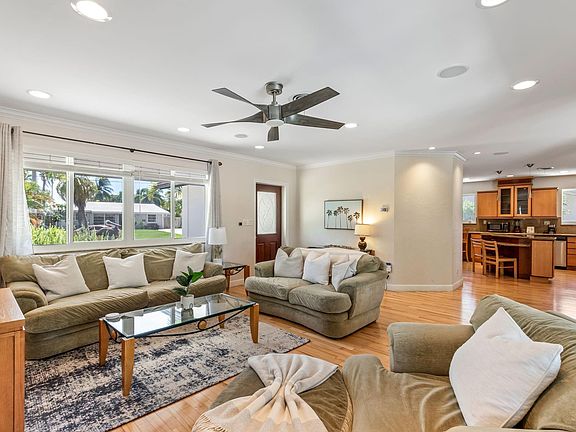 4th image of 913 SE 10th Court
