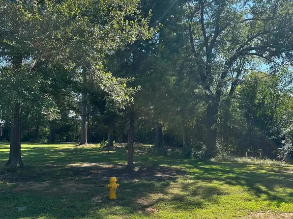 261 W Don Koble Ln, Longview, TX 75605