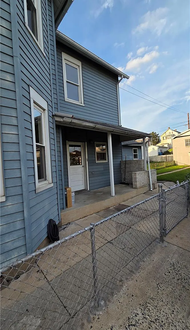 Studio, 1372 sqft, $1,700 — Photo 3