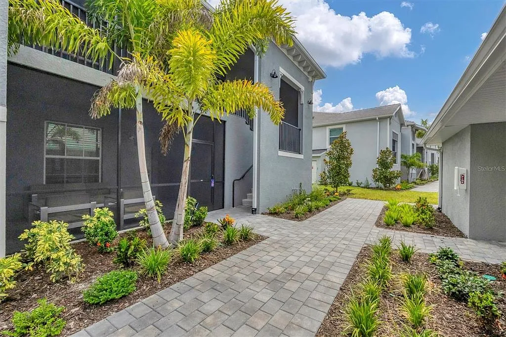 2 bed, 2.0 bath, 1569 sqft, $6,500 — Photo 3