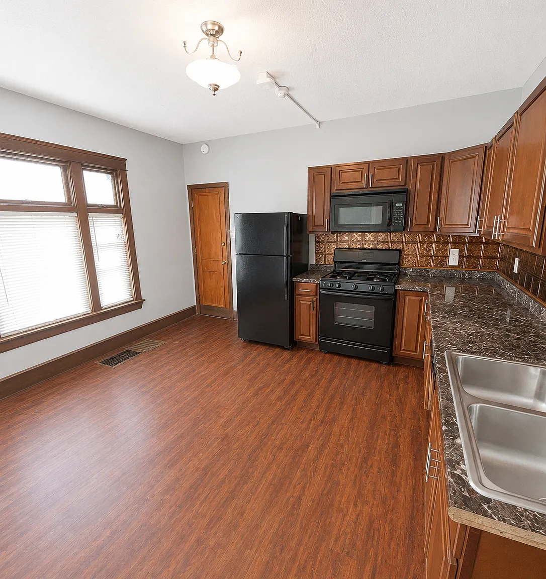 3 bed, 1671 sqft, $1,675 — Photo 2