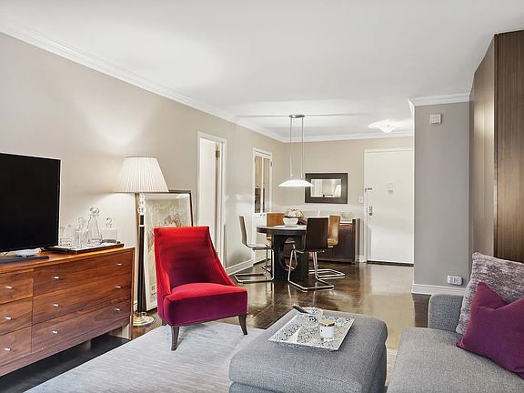 2nd image of 77 W 55th St #2AK