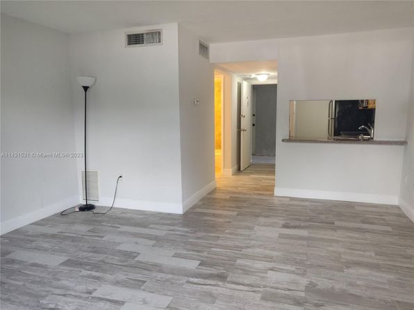 Studio, 1 bath - 5731 Sunset Dr - Condo for Rent in South Miami, FL