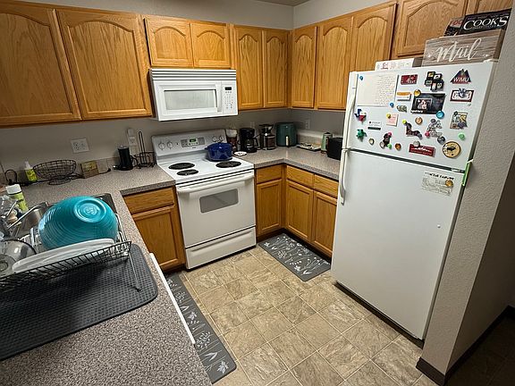 4th image of 1450 SE Harvest Dr #A8
