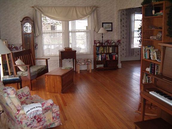 5th image of 122 N Lavira Ave