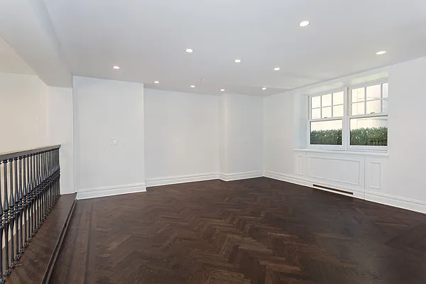 Sold by Stribling | media 5
