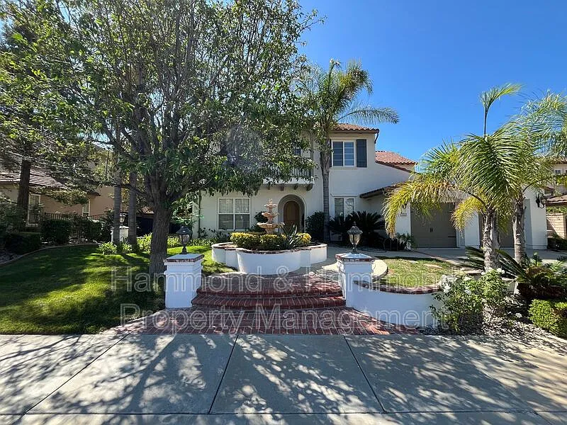 5 bed, 4.5 bath, 3725 sqft, $6,650 — Photo 1
