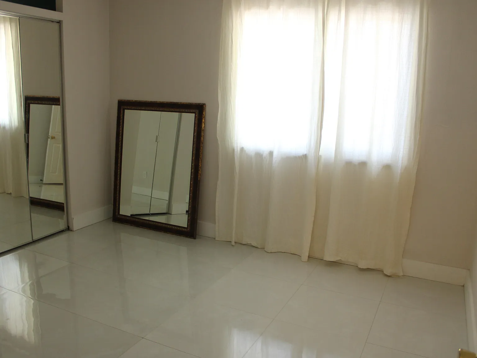 3 bed, 1.5 bath, 875 sqft, $2,650 — Photo 3