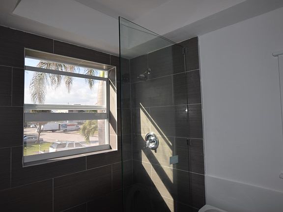 5th image of 3212 NE 7th Pl APT 11