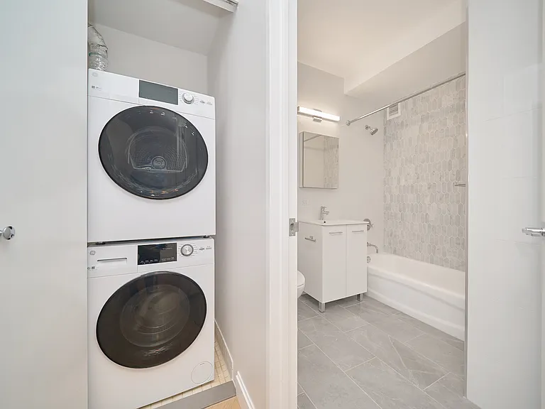 160 Riverside Blvd #25A — Photo 17
