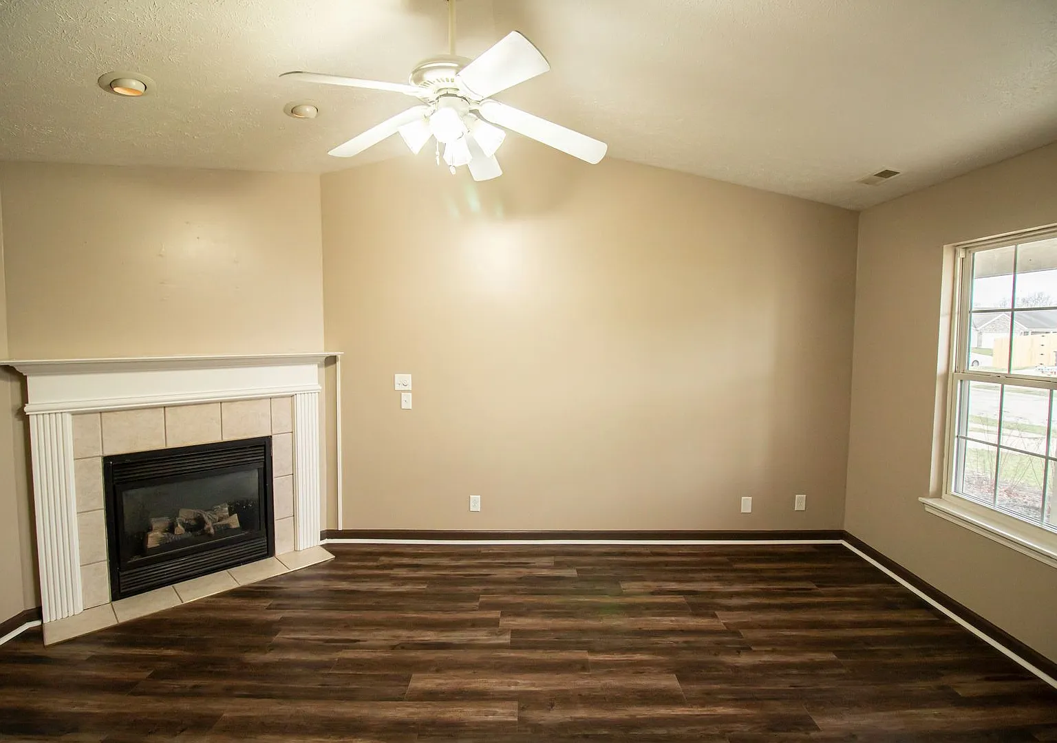 2225 Bridgewater Circle — Photo 3