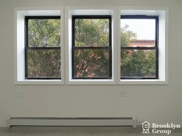 330 Empire Boulevard image 8 of 20